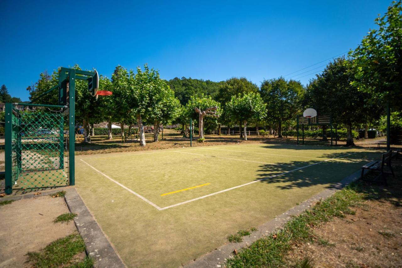 Camping Le château du gibanel Hotel Saint-Martial-Entraygues Exterior foto