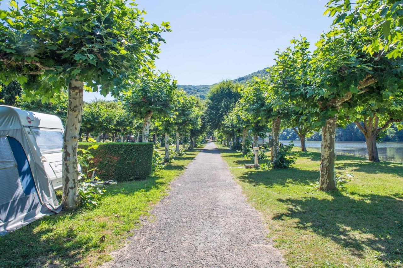 Camping Le château du gibanel Hotel Saint-Martial-Entraygues Exterior foto