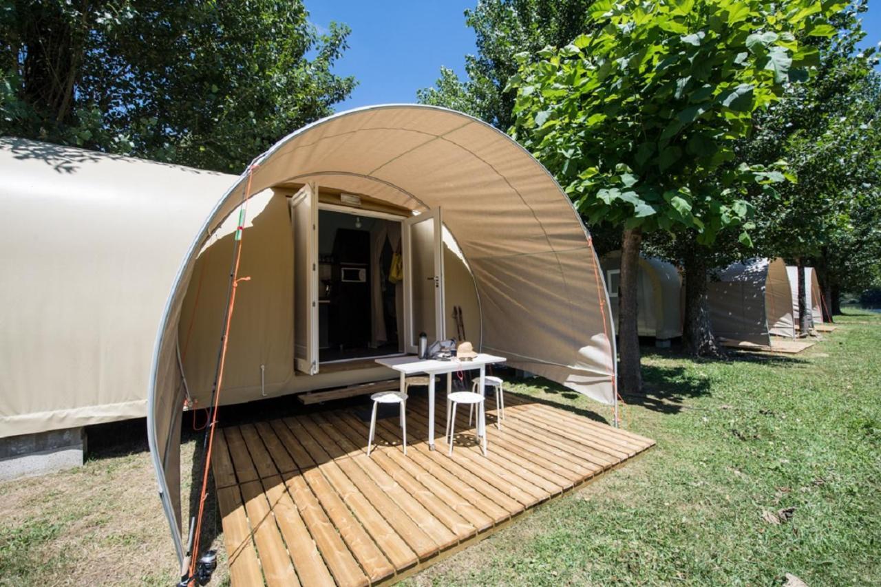 Camping Le château du gibanel Saint-Martial-Entraygues Exterior foto