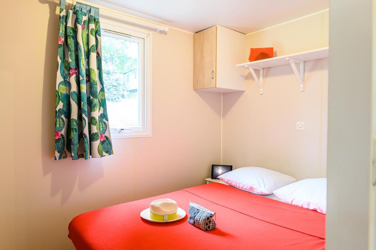 Camping Le château du gibanel Saint-Martial-Entraygues Exterior foto