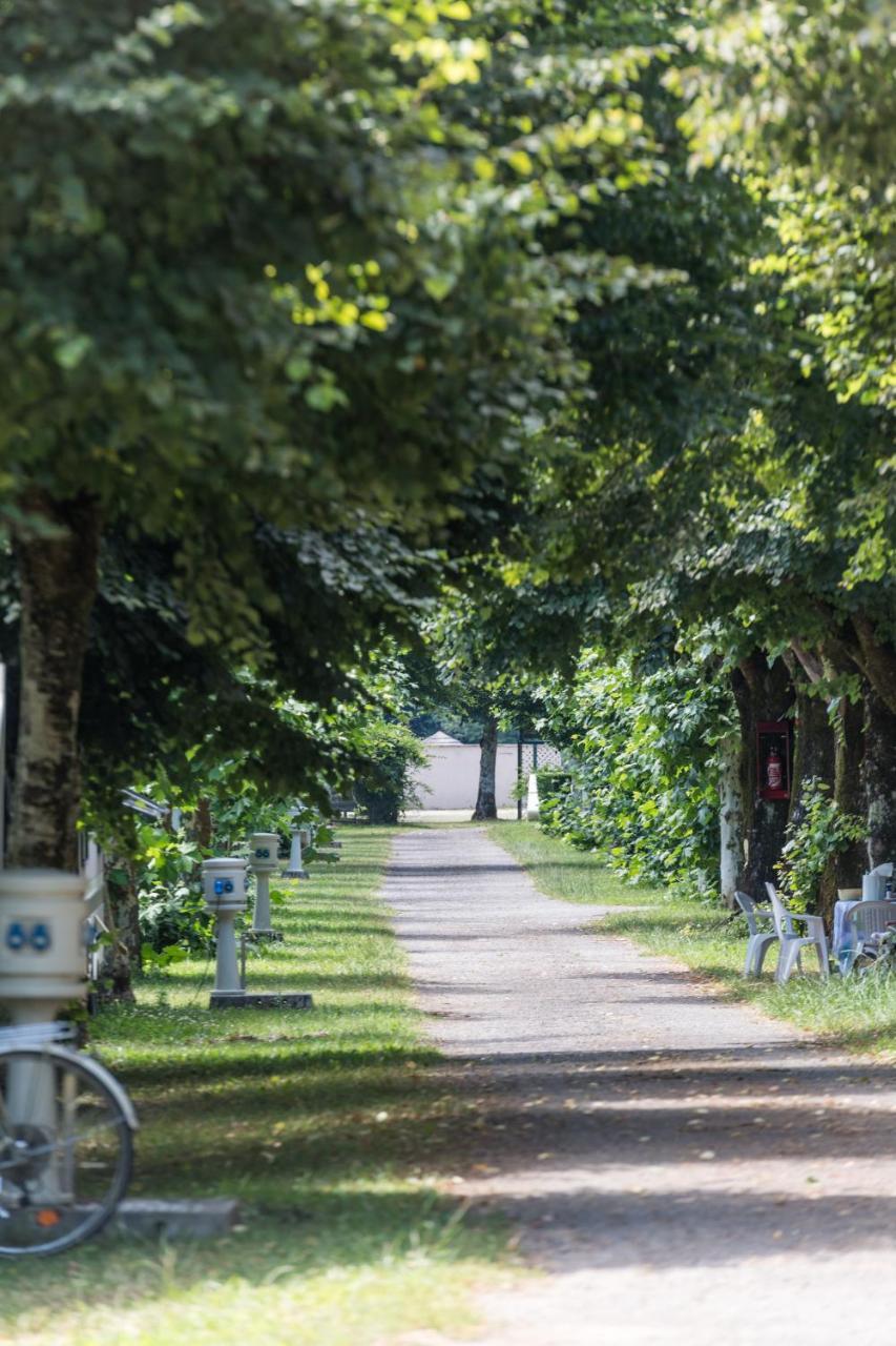 Camping Le château du gibanel Saint-Martial-Entraygues Exterior foto